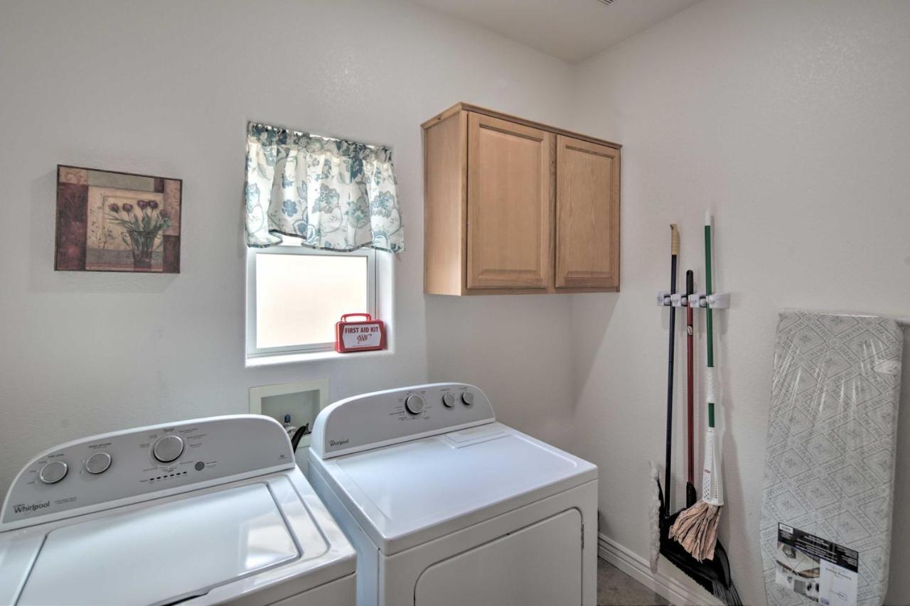 Desert Condo With Pool About 3 Miles To Colorado River! Bullhead City Eksteriør bilde